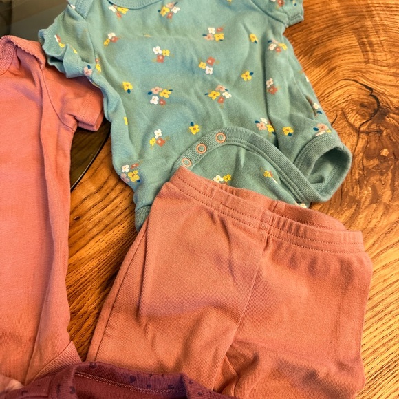 Lot of Newborn 0-3 Months Girl Clothes - Picture 8 of 9